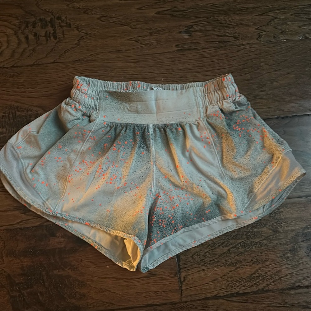 LULULEMON HOTTIE HOT SHORTS!